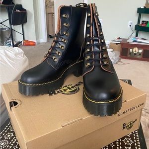 Dr Martens Leona Vintage Smooth Leather Heeled Boots